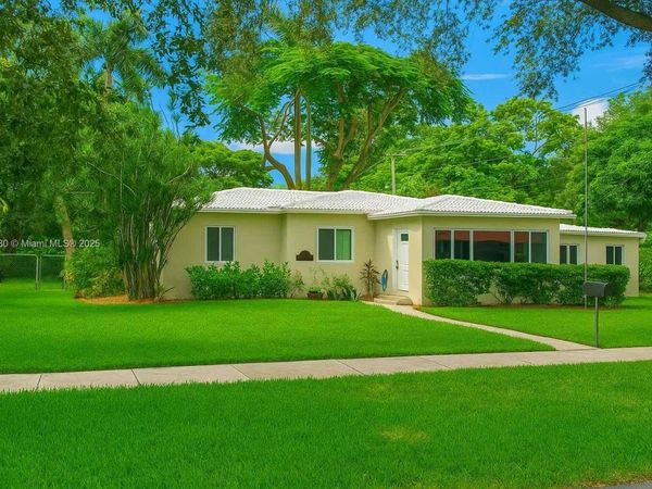 324 La Villa Dr, Miami Springs, FL 33166
