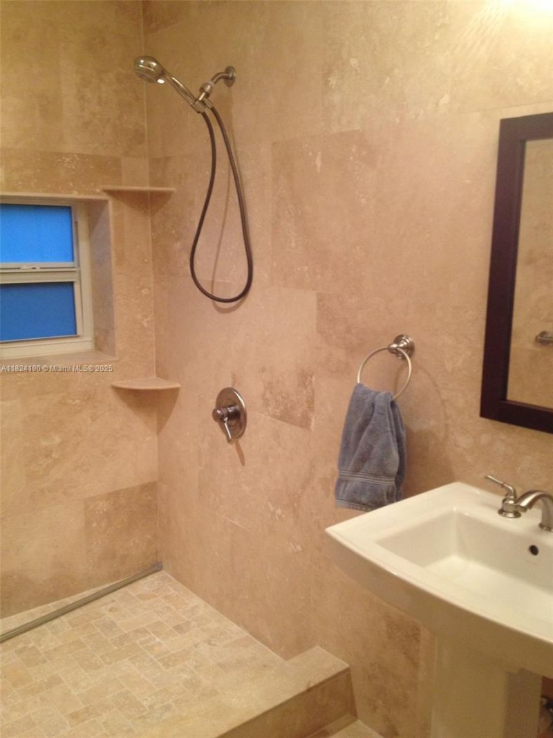 324 La Villa Dr, Miami Springs, FL 33166 Photo