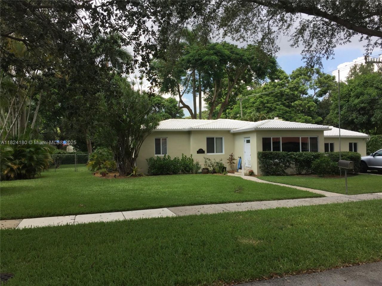 324 La Villa Dr, Miami Springs, FL 33166 Photo