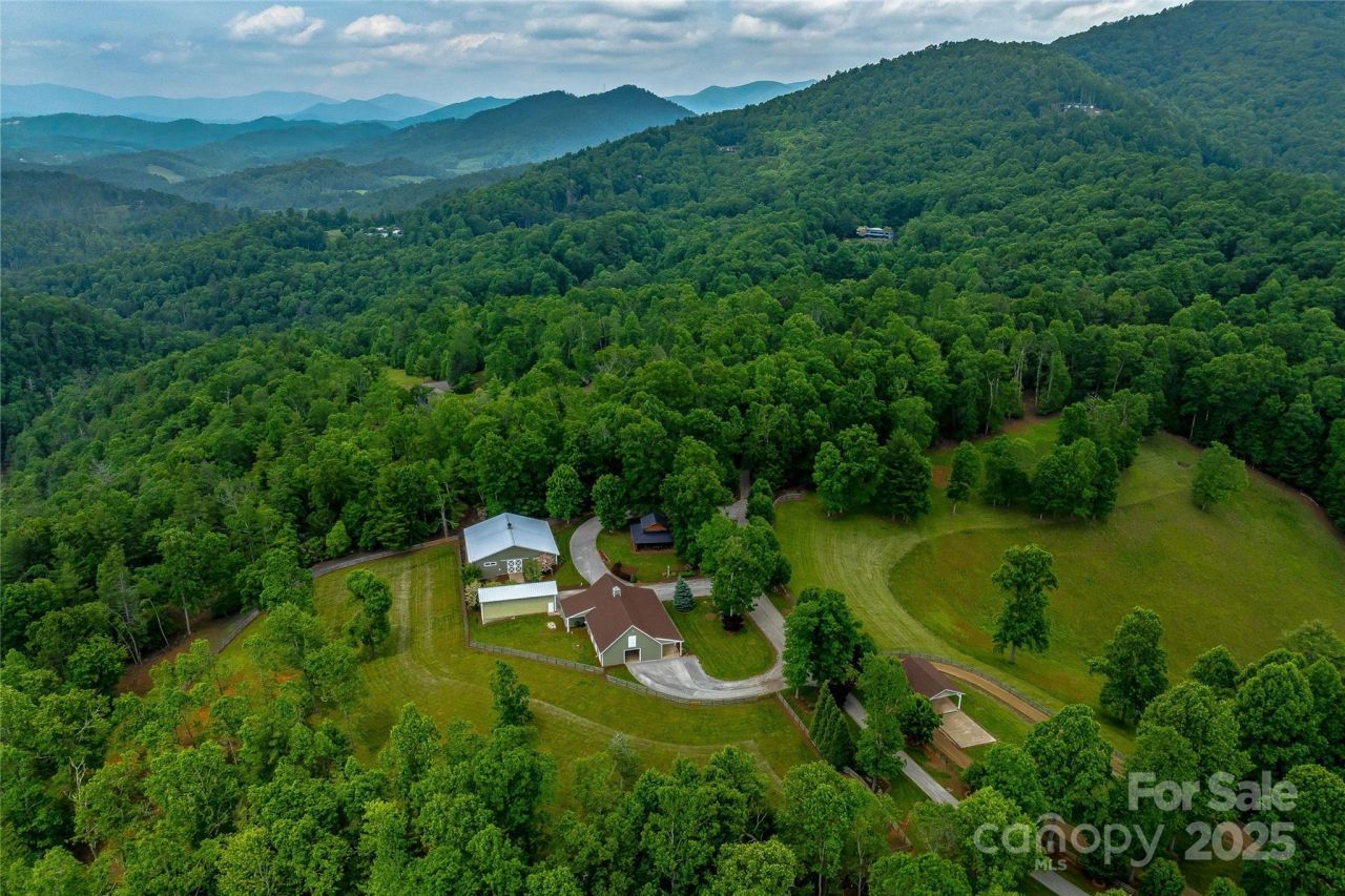 1987 Rabbit Hop Road, Spruce Pine, NC 28777 Main Photo