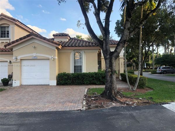 10932 NW 69 ST, Doral, FL 33178