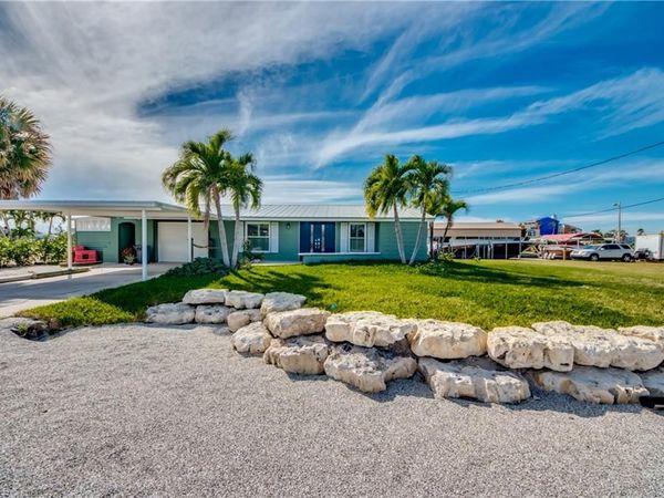 2891 Cussell DR, ST. JAMES CITY, FL 33956