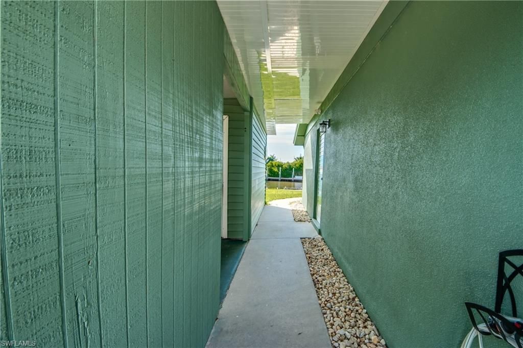 2891 Cussell Dr, Saint James City, FL 33956 Photo