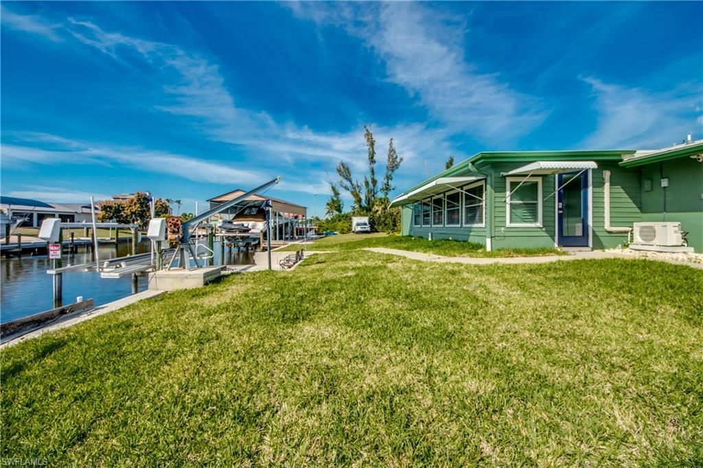 2891 Cussell Dr, Saint James City, FL 33956 Photo