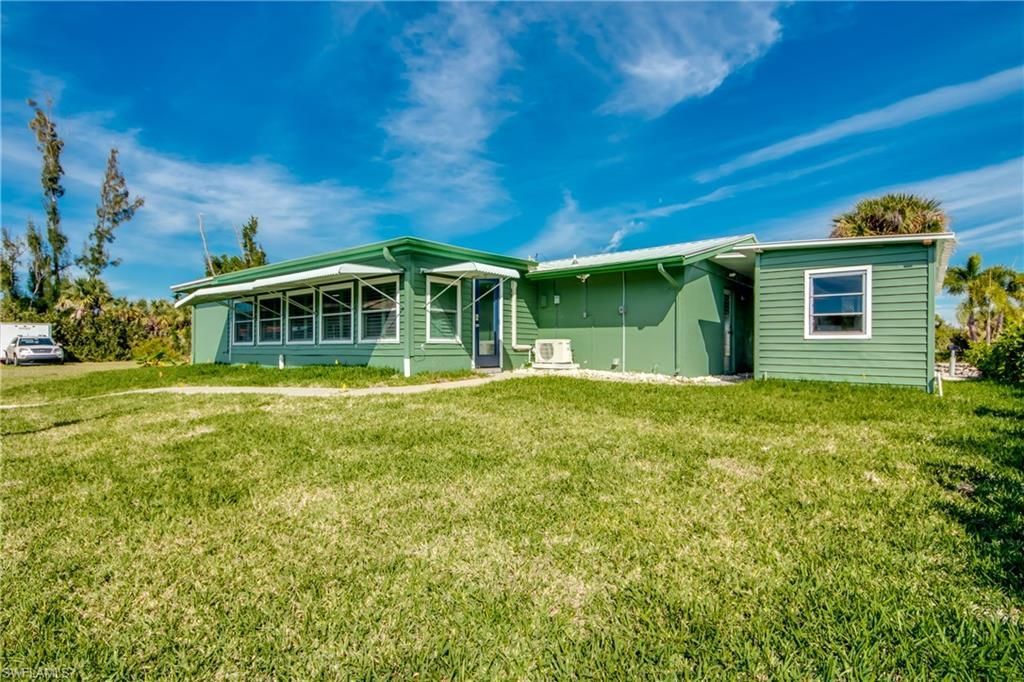 2891 Cussell Dr, Saint James City, FL 33956 Photo