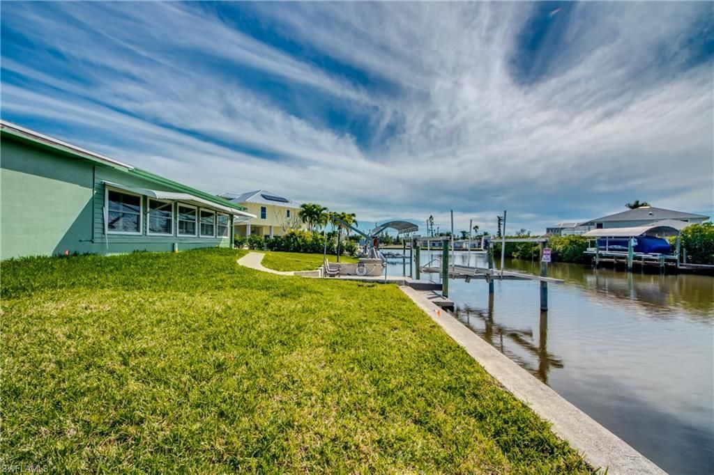 2891 Cussell Dr, Saint James City, FL 33956 Photo