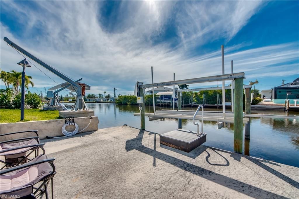 2891 Cussell Dr, Saint James City, FL 33956 Photo