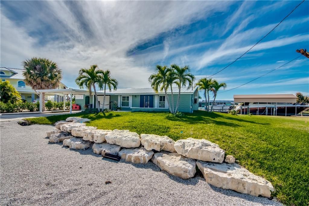 2891 Cussell Dr, Saint James City, FL 33956 Photo