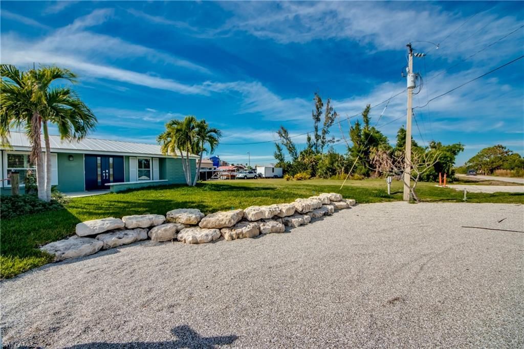 2891 Cussell Dr, Saint James City, FL 33956 Photo