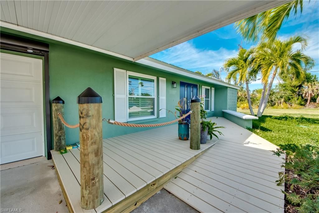 2891 Cussell Dr, Saint James City, FL 33956 Photo