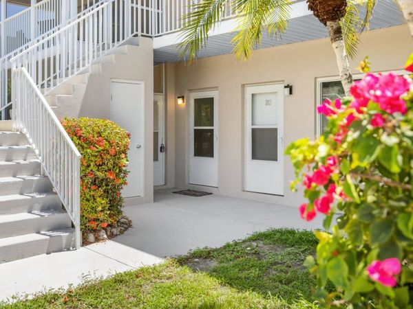 601 Periwinkle Way, Unit D1, Sanibel, FL 33957