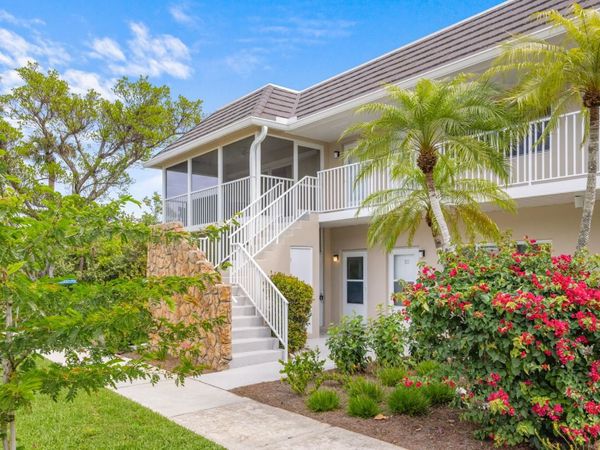 601 Periwinkle Way, Unit D1, Sanibel, FL 33957