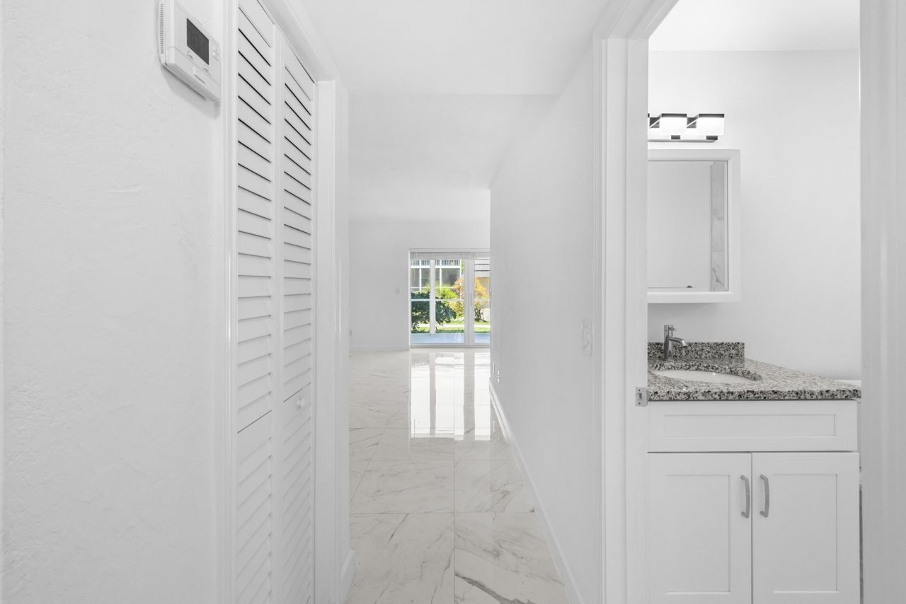 601 Periwinkle Way, Unit D1, Sanibel, FL 33957 Photo