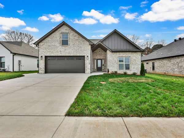 718 Southern Pine Trl, Clarksville, TN 37043
