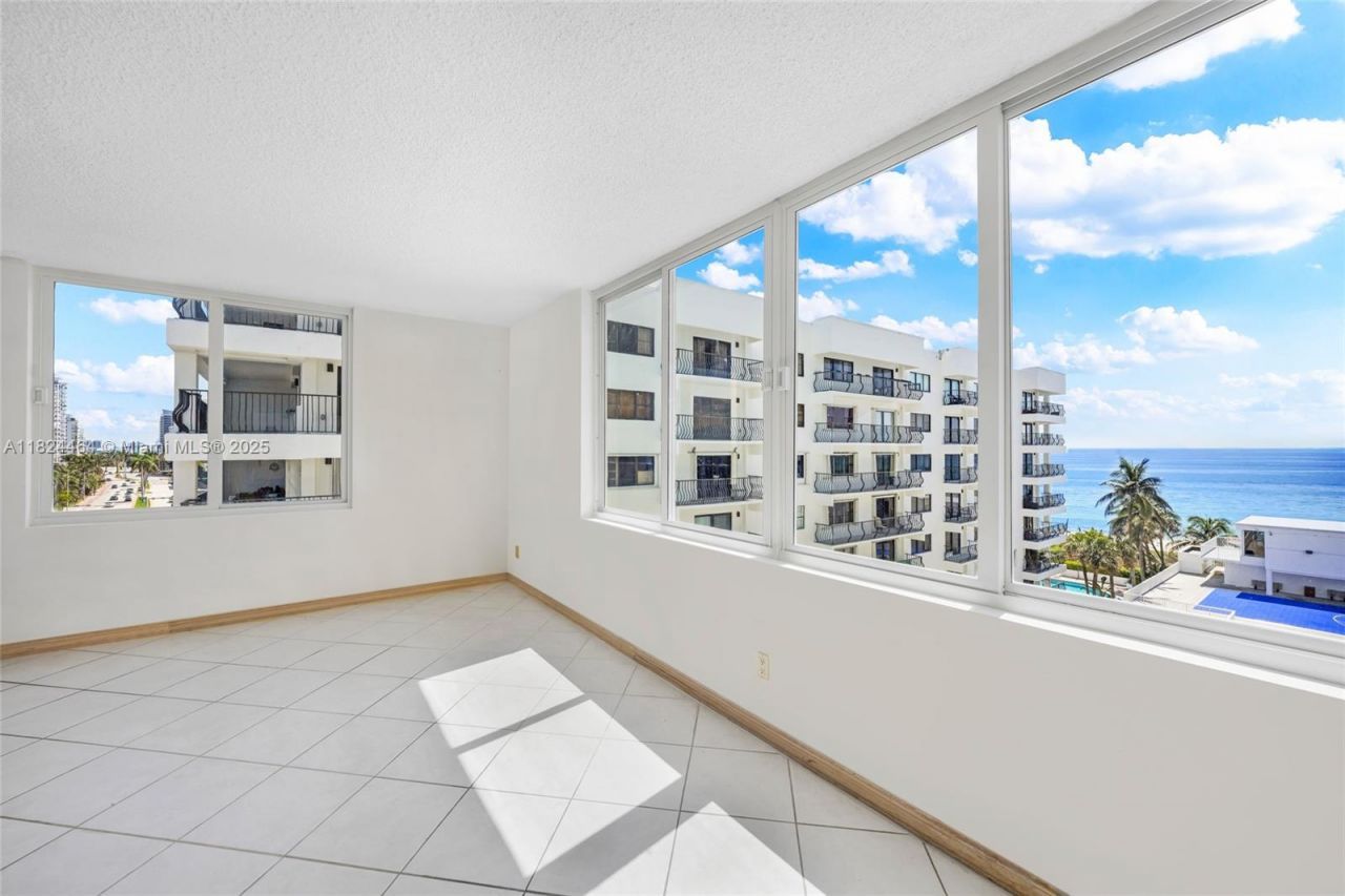 5401 Collins Ave, Unit 419, Miami Beach, FL 33140 Photo