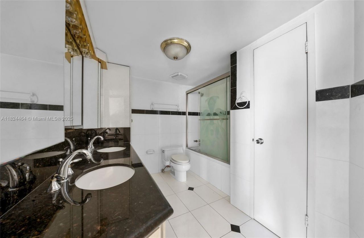 5401 Collins Ave, Unit 419, Miami Beach, FL 33140 Photo