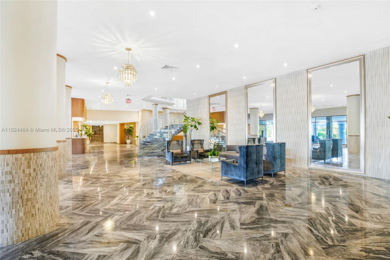 5401 Collins Ave, Unit 419, Miami Beach, FL 33140 Photo