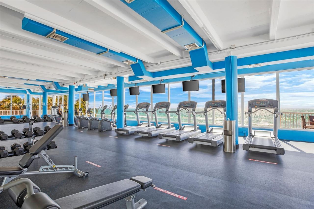 5401 Collins Ave, Unit 419, Miami Beach, FL 33140 Photo