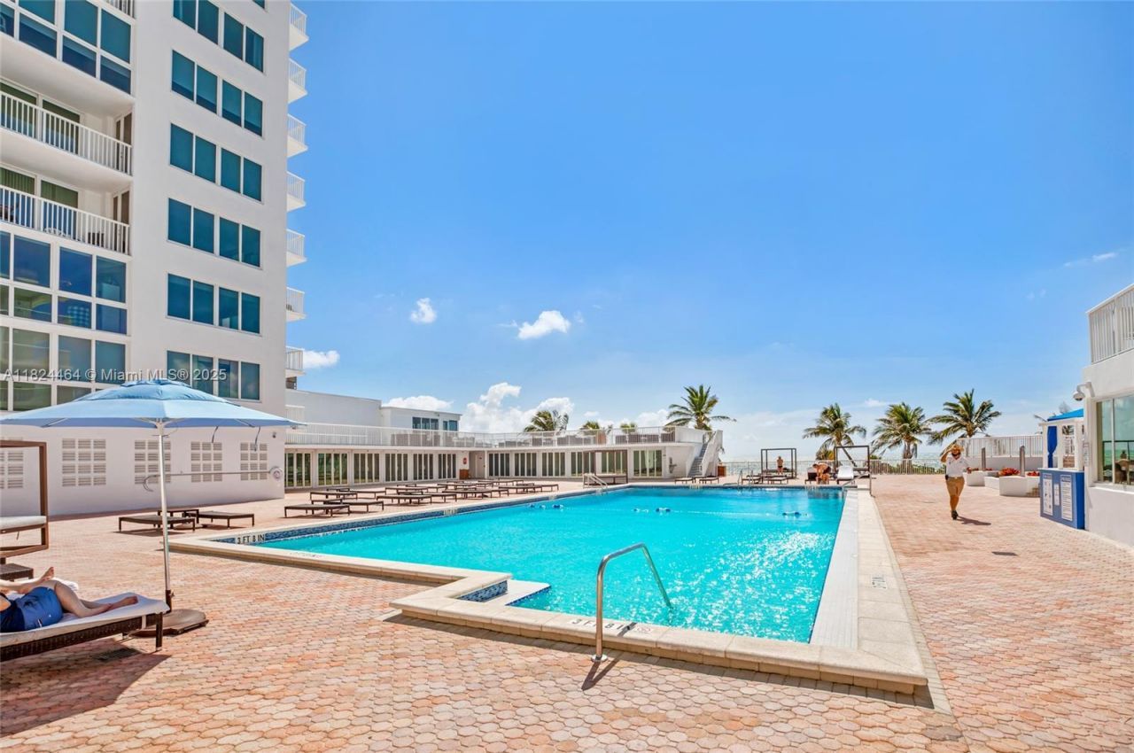 5401 Collins Ave, Unit 419, Miami Beach, FL 33140 Photo