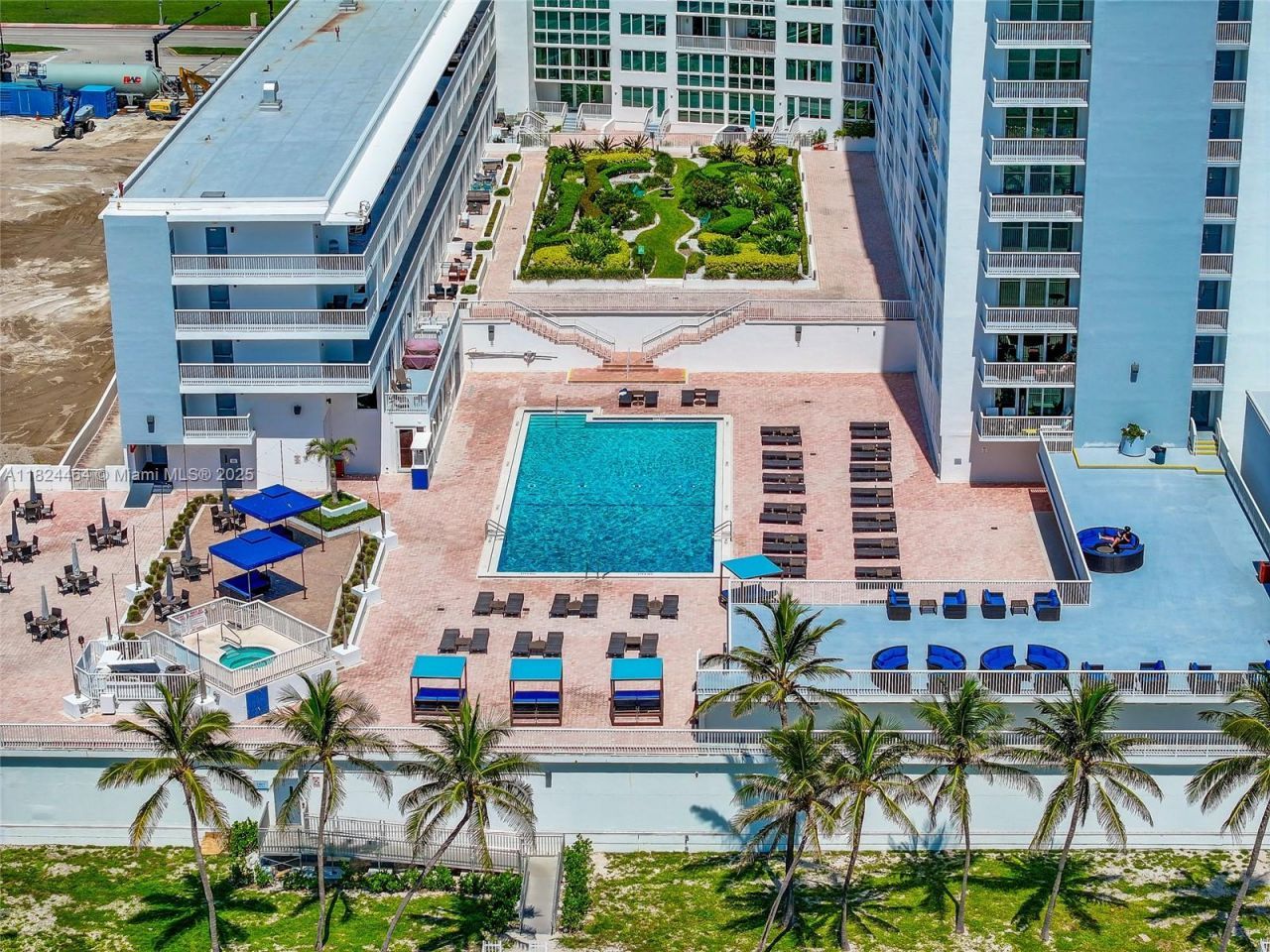 5401 Collins Ave, Unit 419, Miami Beach, FL 33140 Photo