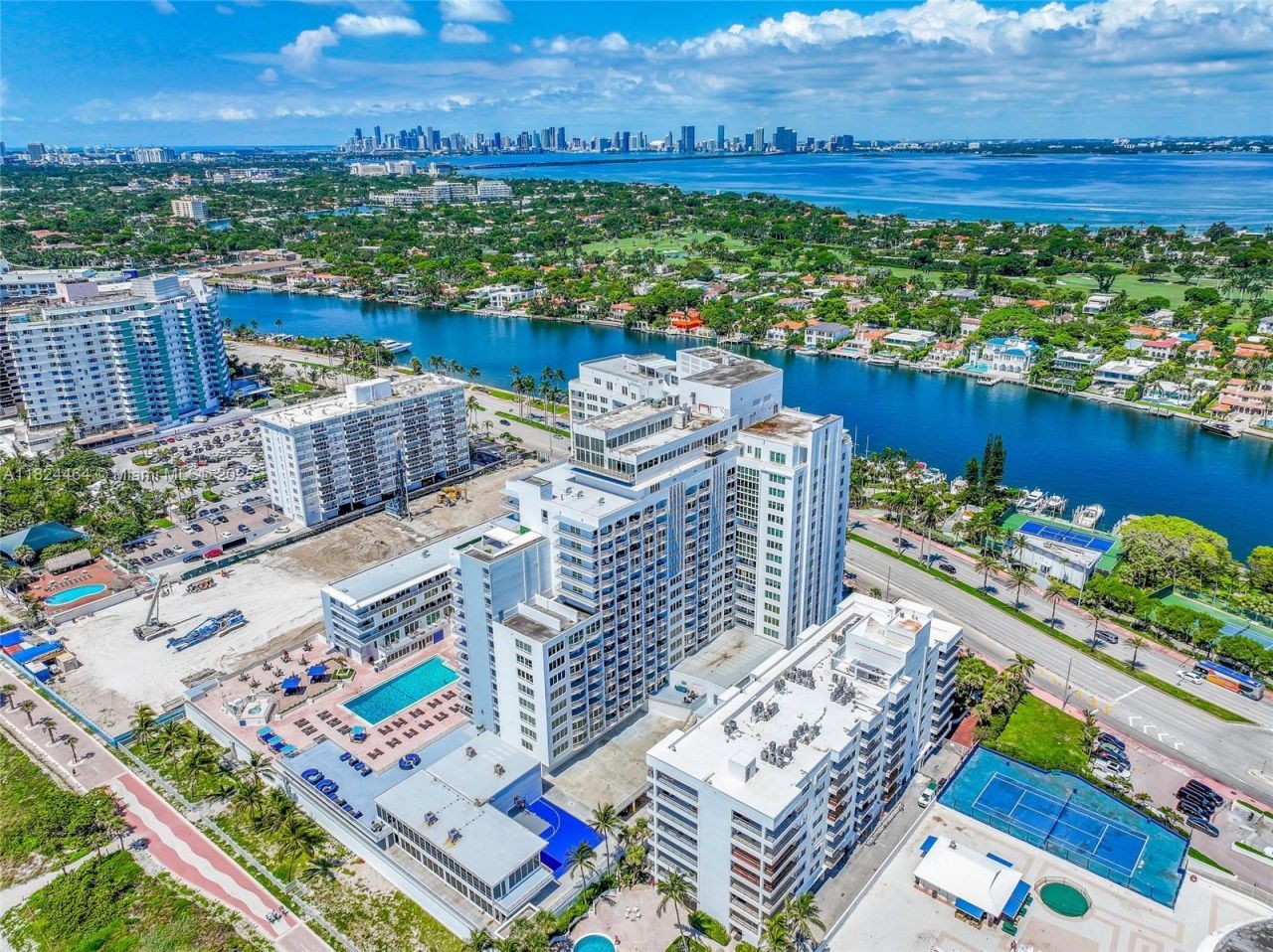 5401 Collins Ave, Unit 419, Miami Beach, FL 33140 Photo