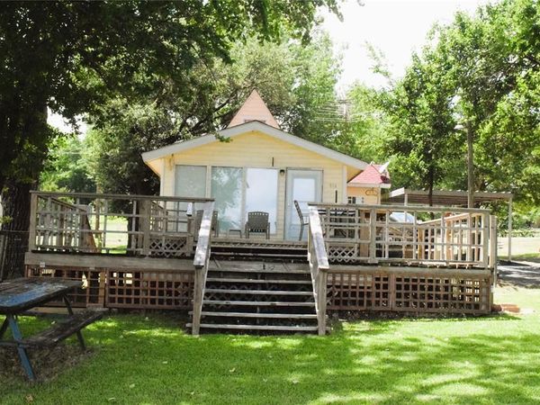 914 W Lake Drive, Weatherford, TX 76087