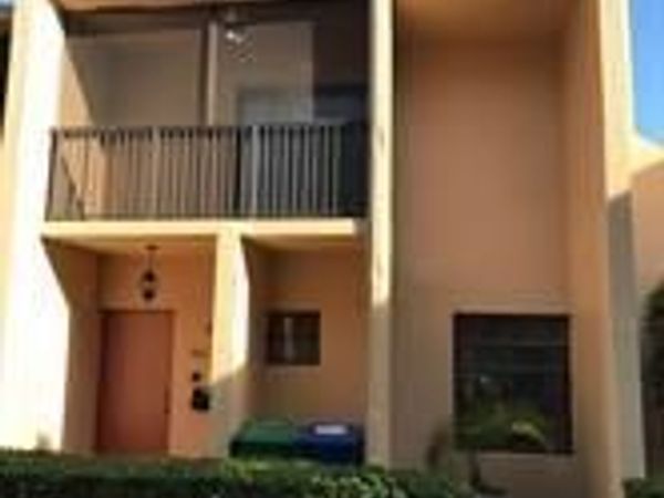 9101 NW 38th Dr, Coral Springs, FL 33065