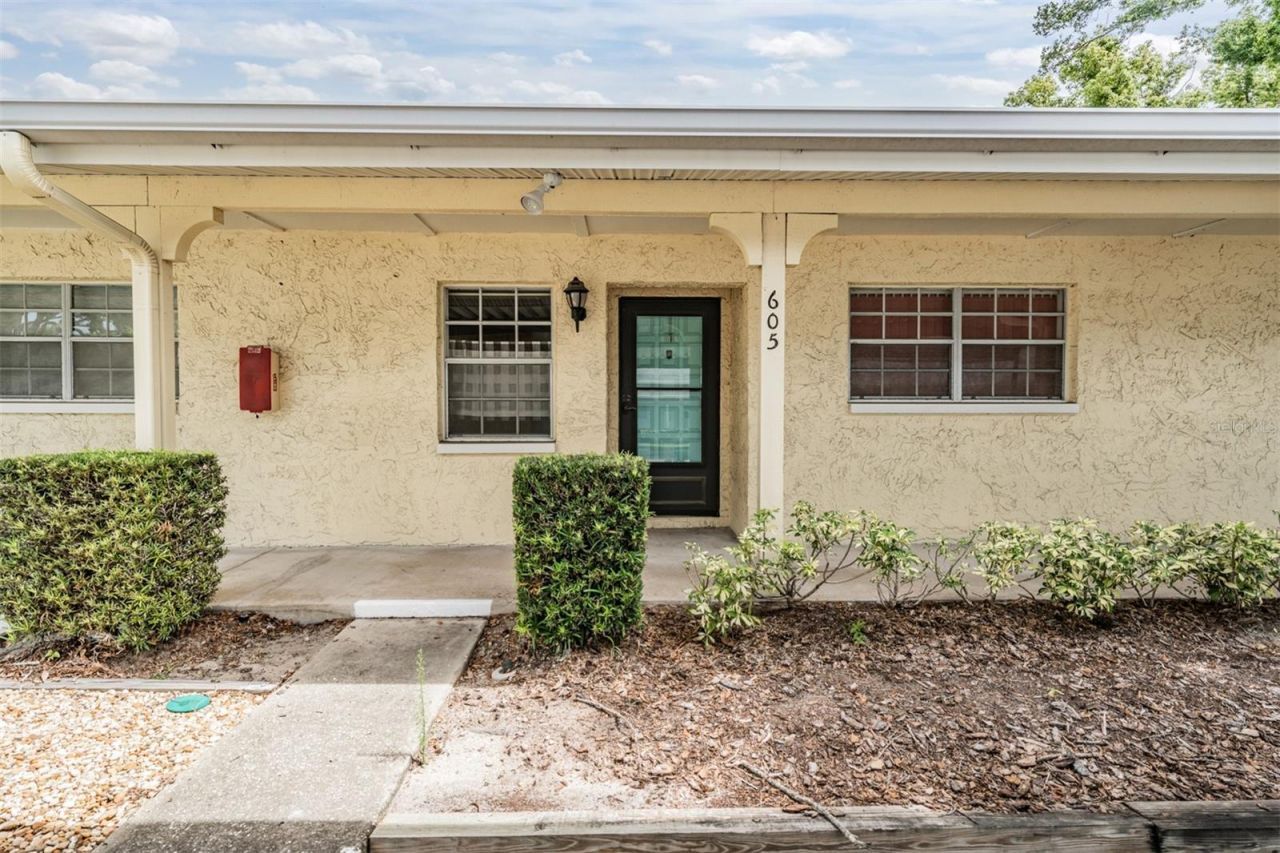 2465 Northside Drive, Unit 605, Clearwater, FL 33761 Main Photo