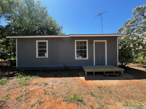 130 N Trevino, Pearsall, TX 78061