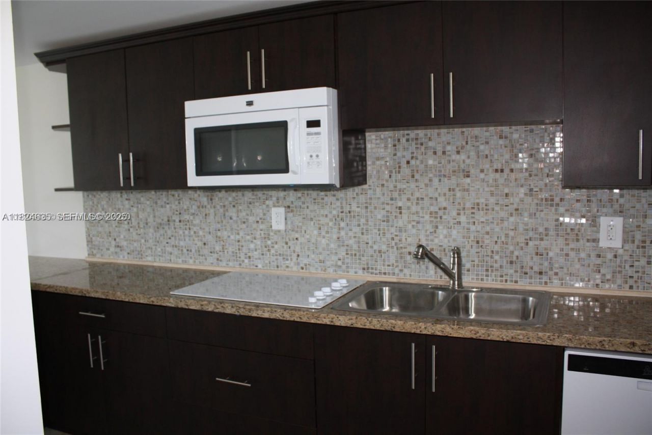 2930 Point East Dr, Unit E309, Aventura, FL 33160 Photo