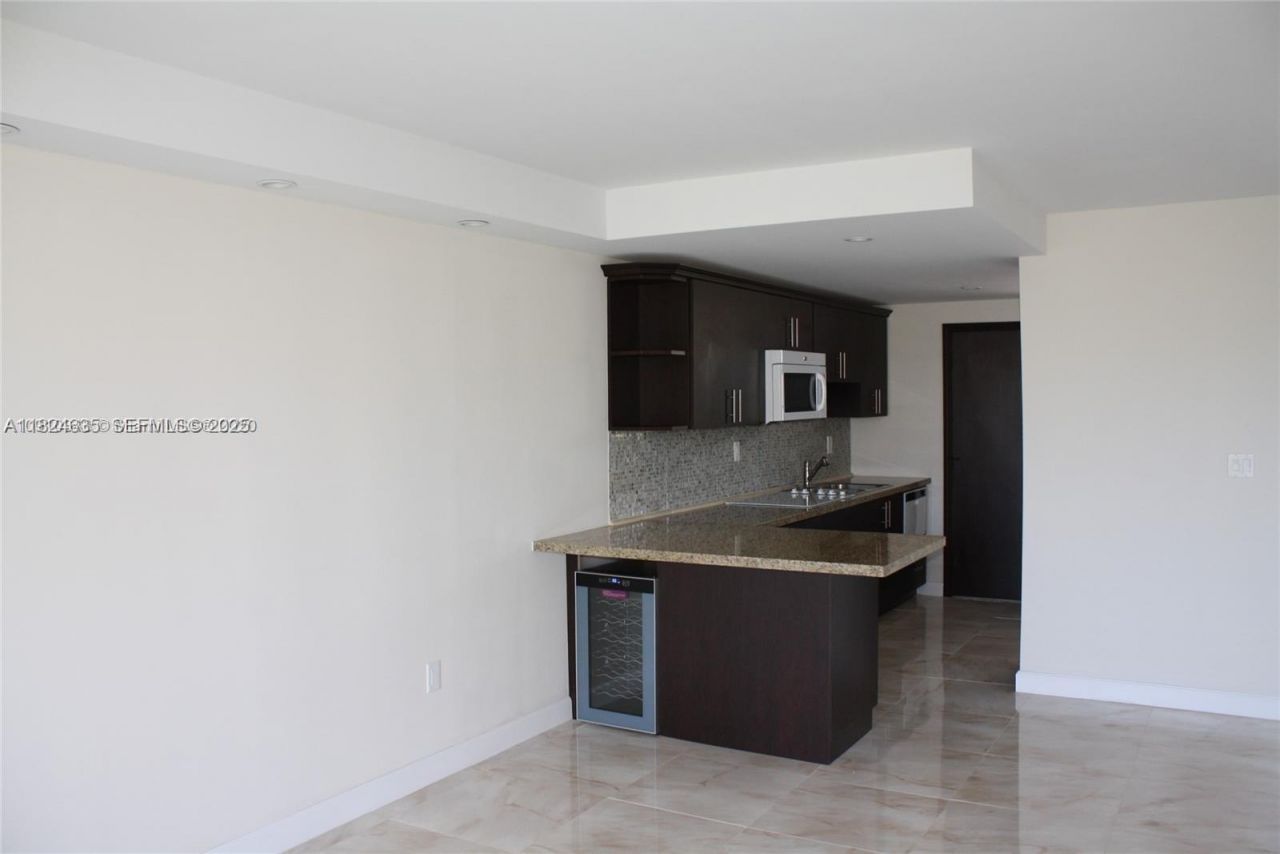 2930 Point East Dr, Unit E309, Aventura, FL 33160 Photo