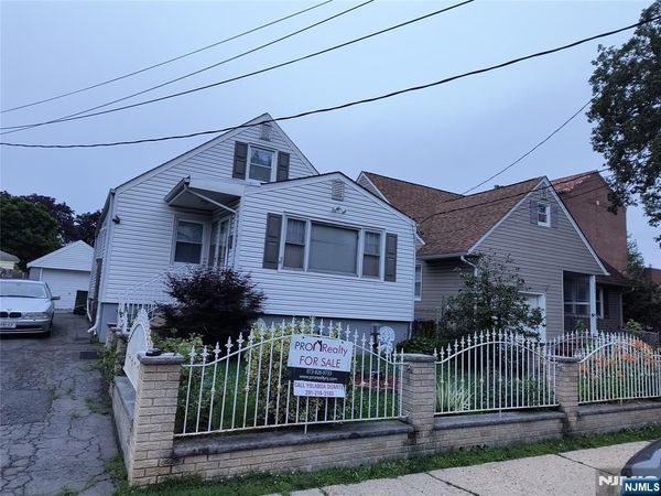 201 Hussa, LINDEN, NJ 07036