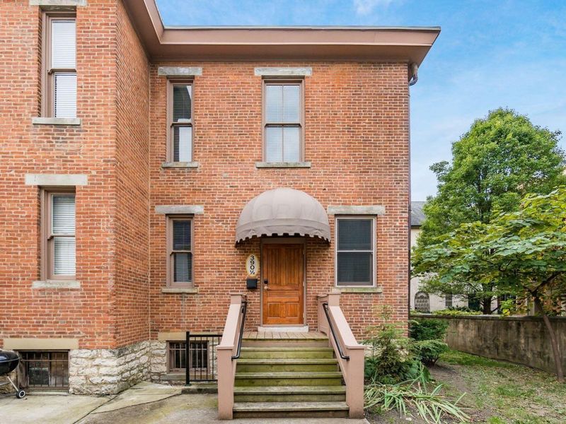 390 E Town Street, Unit 1/2, Columbus, OH 43215 Photo 2