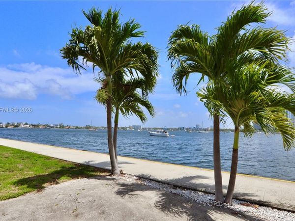 2920 Point East Dr, Unit N208, Aventura, FL 33160