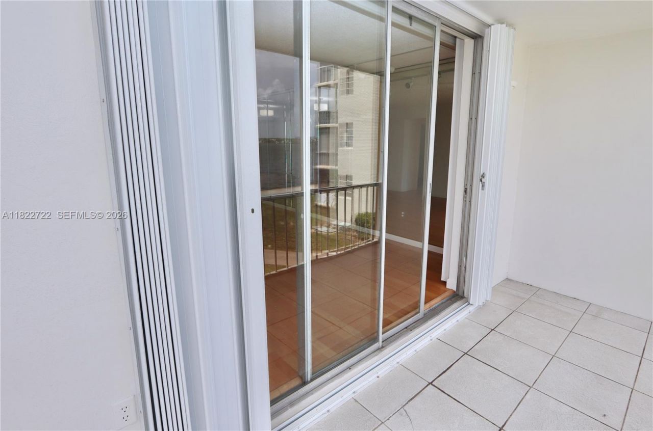 2920 Point East Dr, Unit N208, Aventura, FL 33160 Photo