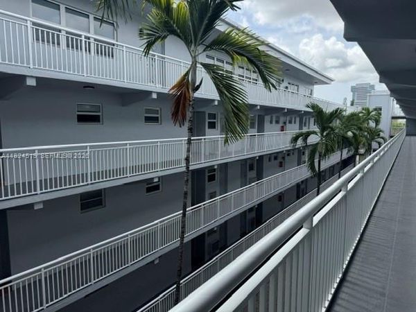215 SE 3rd Ave, Unit 307B, Hallandale Beach, FL 33009