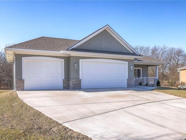 11207 Trevor Drive, Peculiar, MO 64078