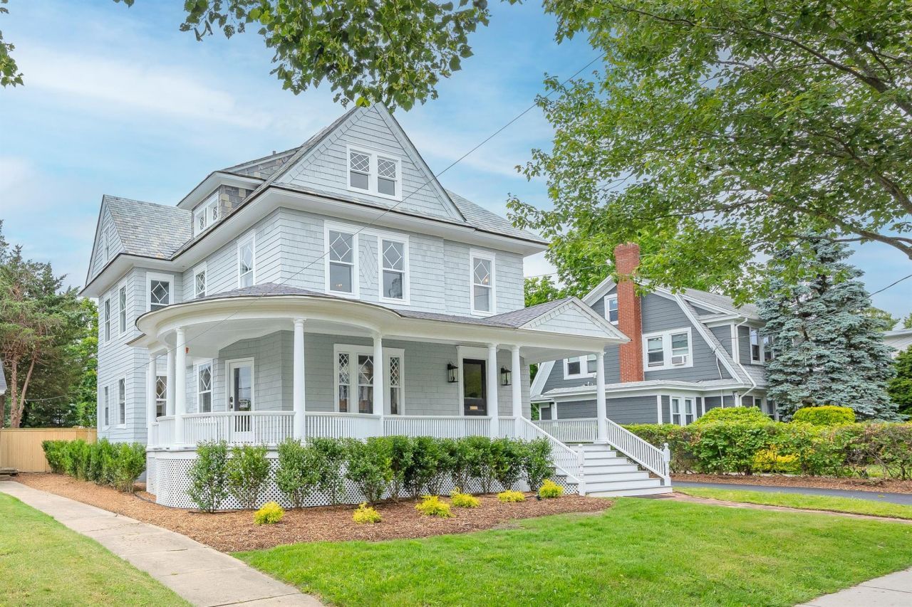 131 Ostrander Avenue, Riverhead, NY 11901 Main Photo