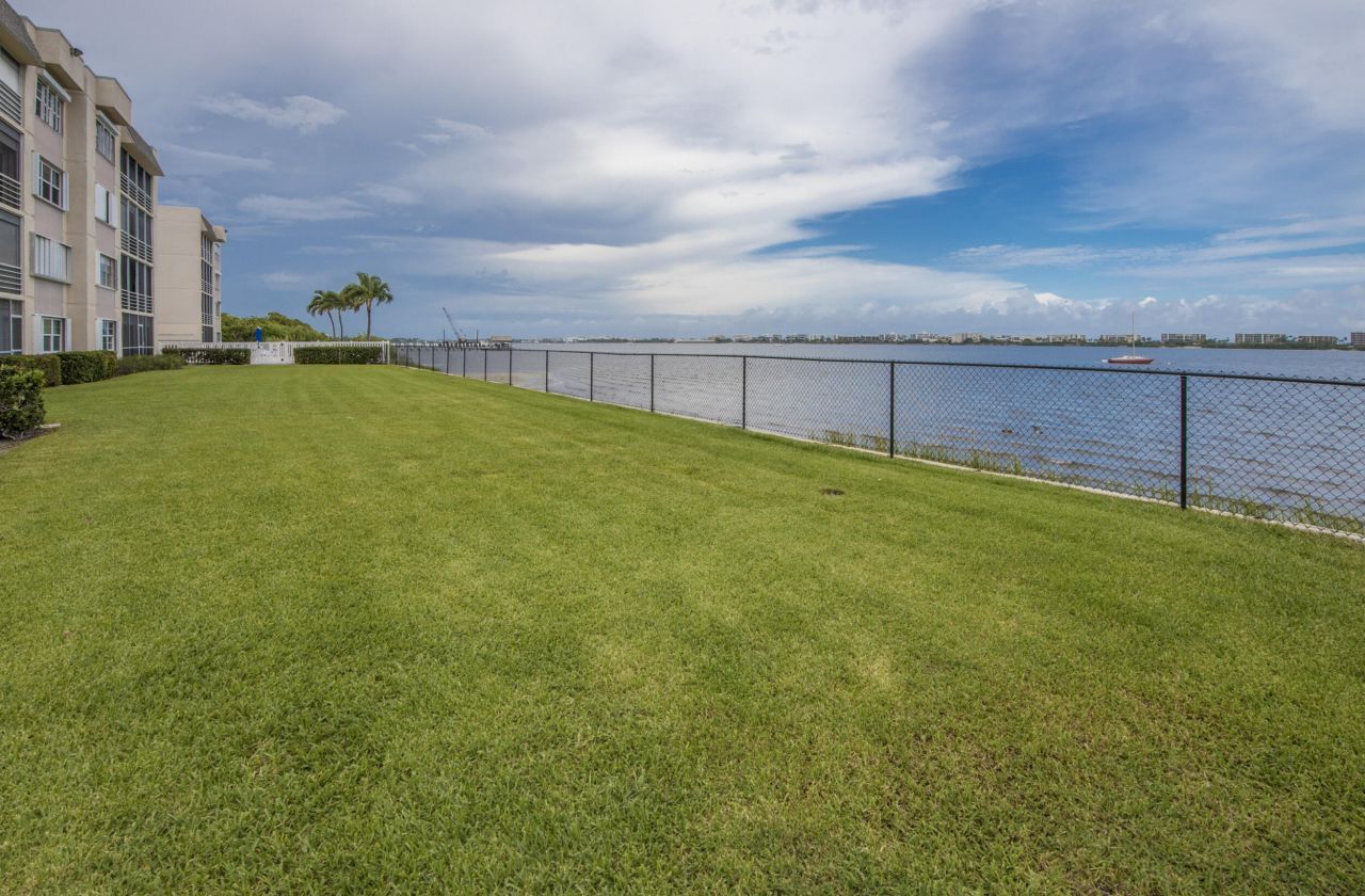 1516 S Lakeside Drive, Unit 205, Lake Worth Beach, FL 33460 Photo