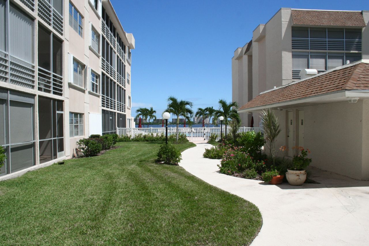 1516 S Lakeside Drive, Unit 205, Lake Worth Beach, FL 33460 Photo