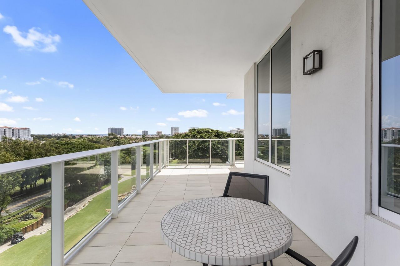 200 SE Mizner Boulevard, Unit 717, Boca Raton, FL 33432 Photo