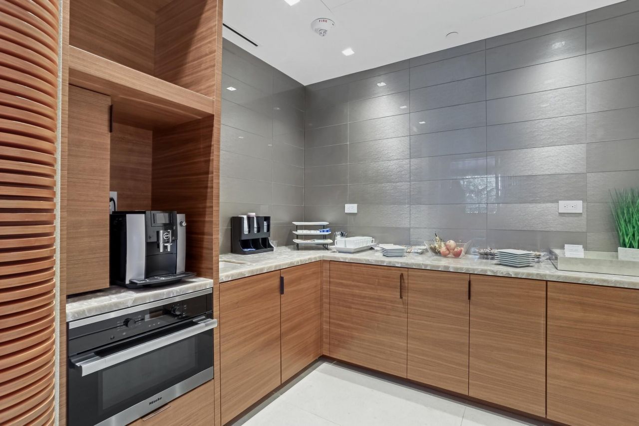 200 SE Mizner Boulevard, Unit 717, Boca Raton, FL 33432 Photo