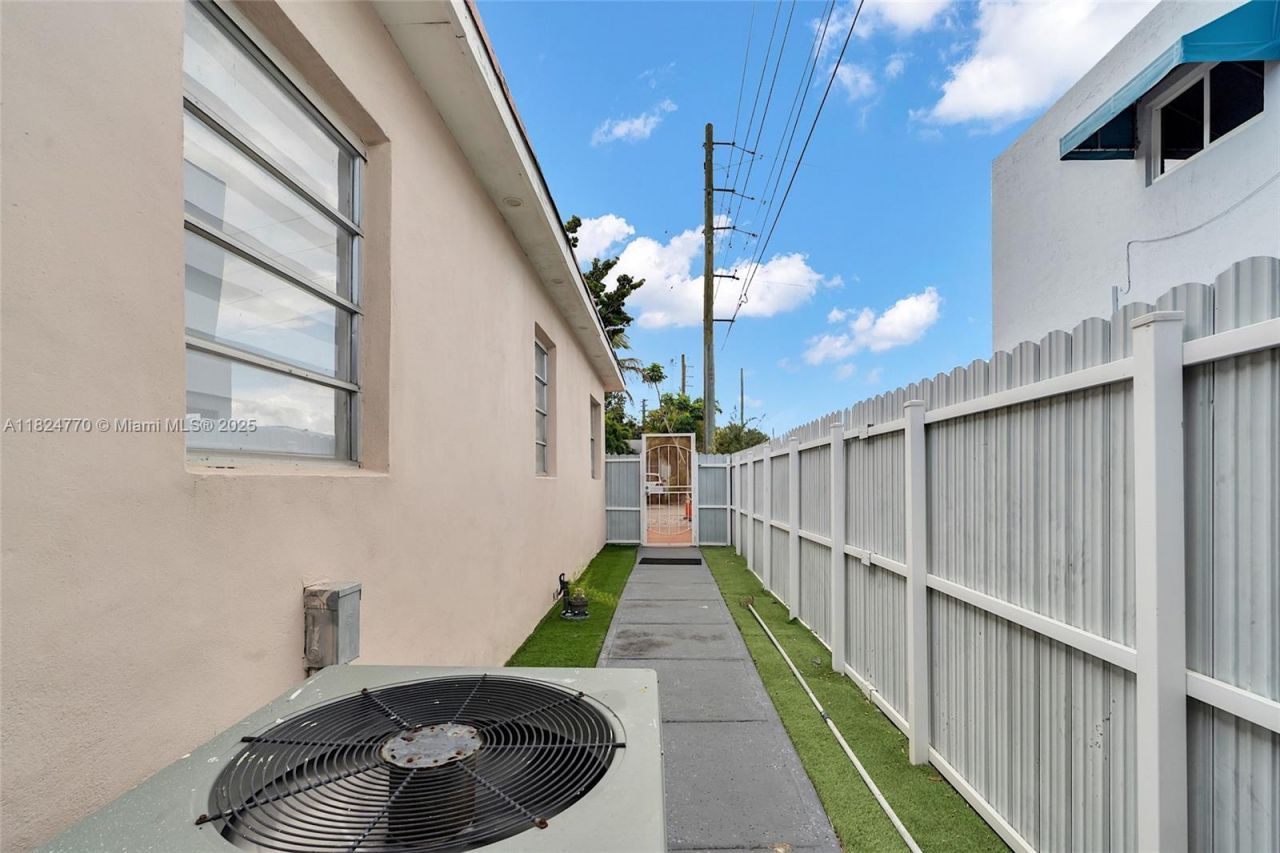 31 SW 58th Ct, Miami, FL 33144 Photo