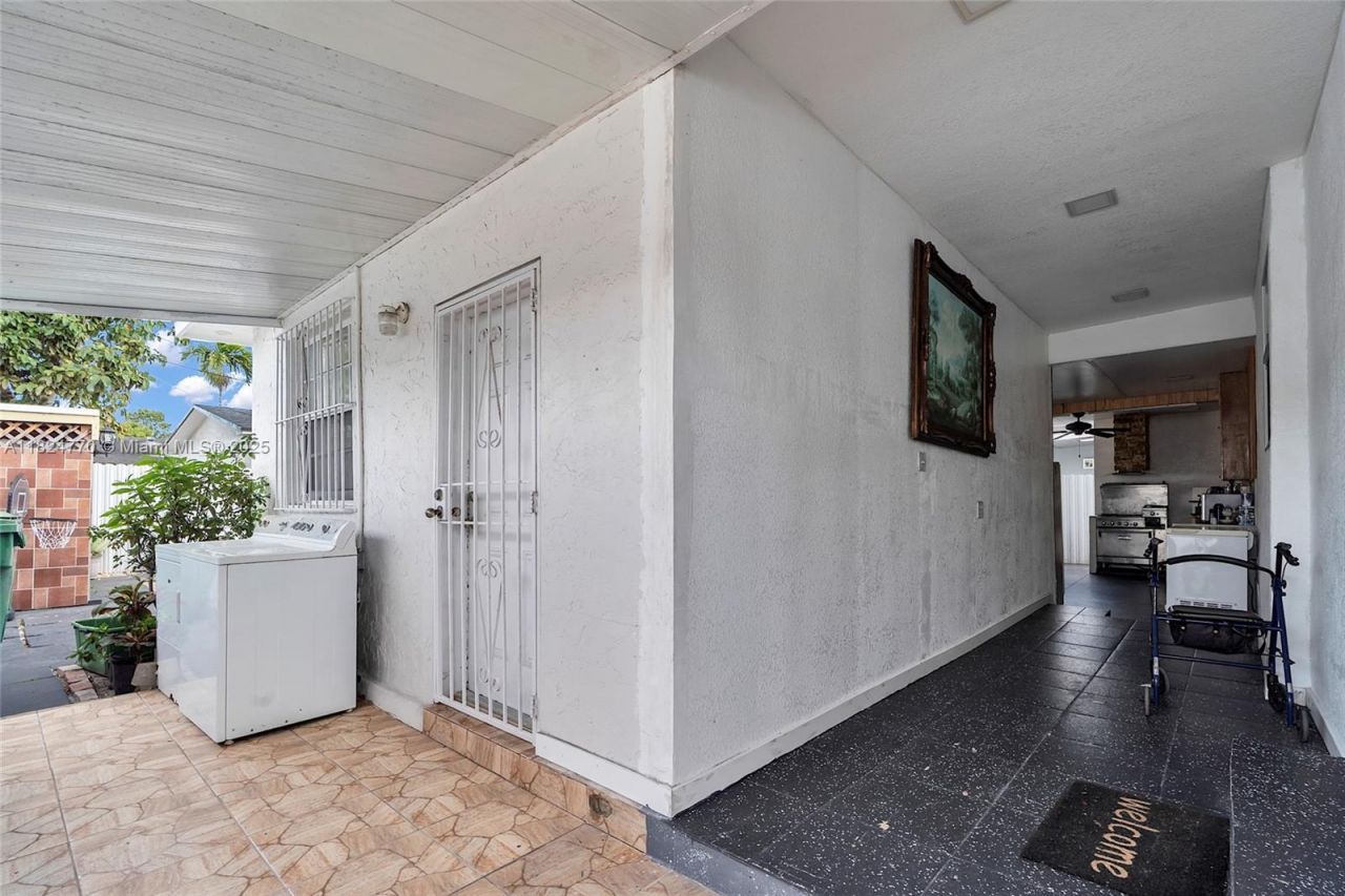 31 SW 58th Ct, Miami, FL 33144 Photo