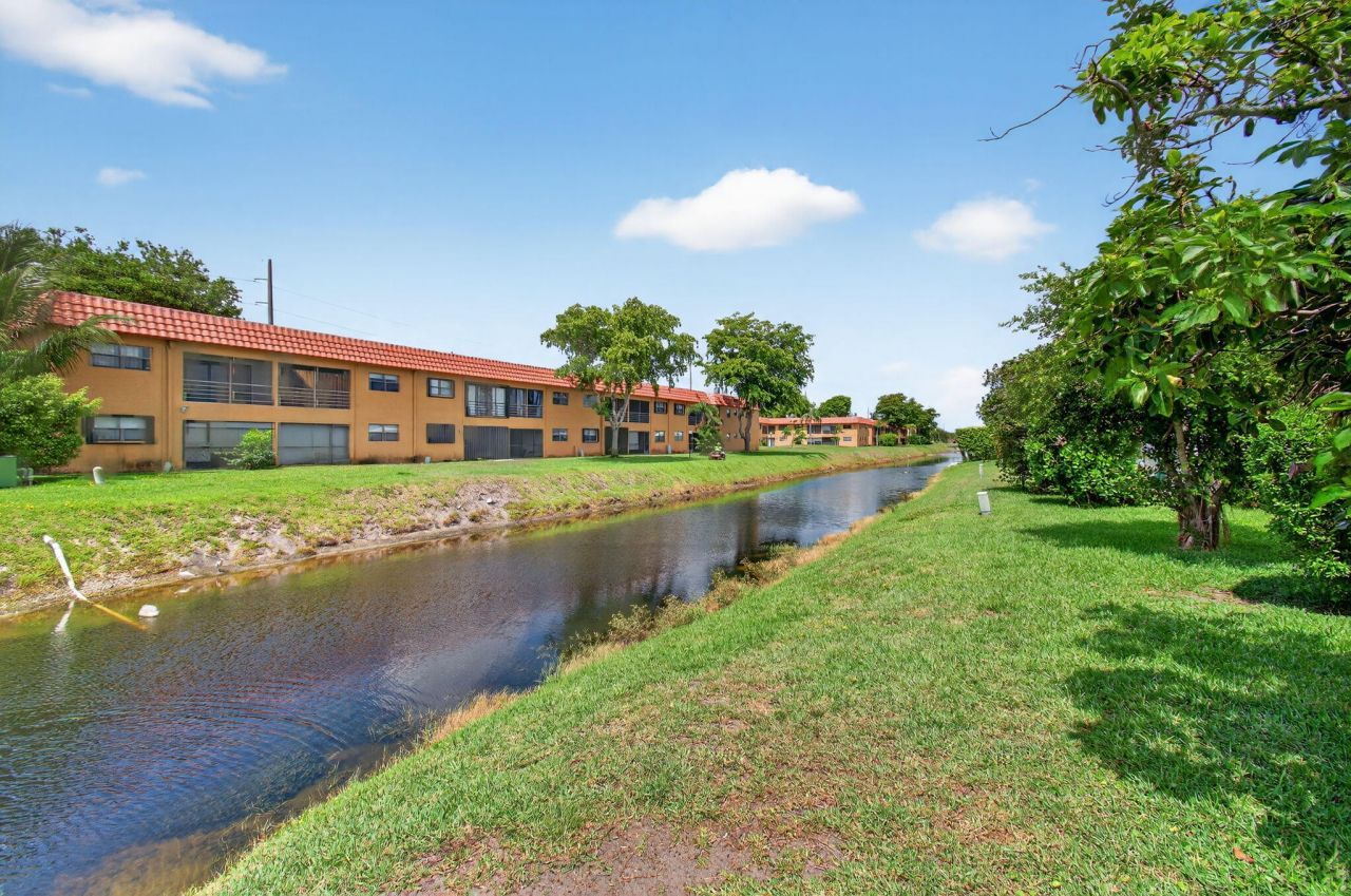 2080 SW 14th Avenue, Boynton Beach, FL 33426 Photo