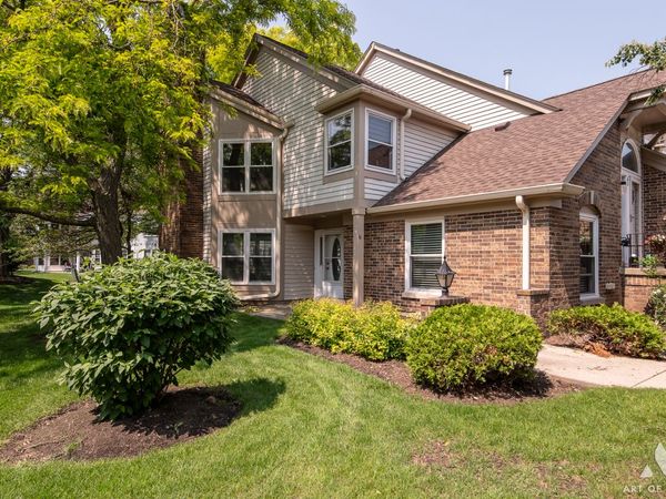 61 Willow Parkway, Buffalo Grove, IL 60089