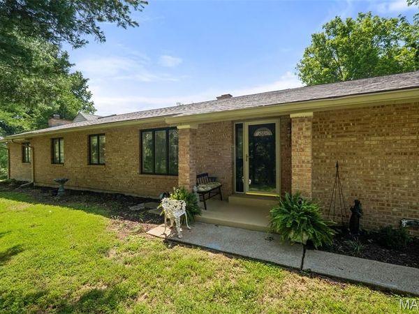 1255 Walnut Hill Farm Drive, Chesterfield, MO 63005