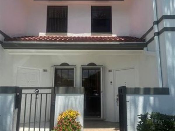 301 SW 158th Ter, Unit 104, Pembroke Pines, FL 33027