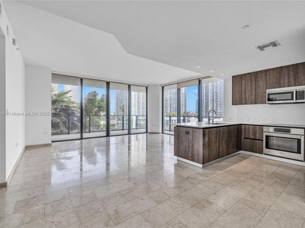 68 SE 6th St, Unit 712, Miami, FL 33131