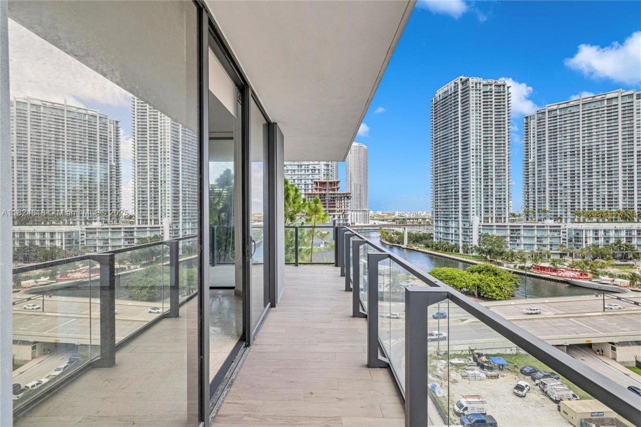 68 SE 6th St, Unit 712, Miami, FL 33131 Photo